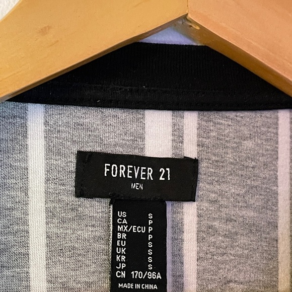 Front Striped Shirt black and white - Picture 3 of 3